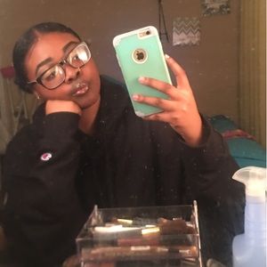 Meet your Posher, Niya